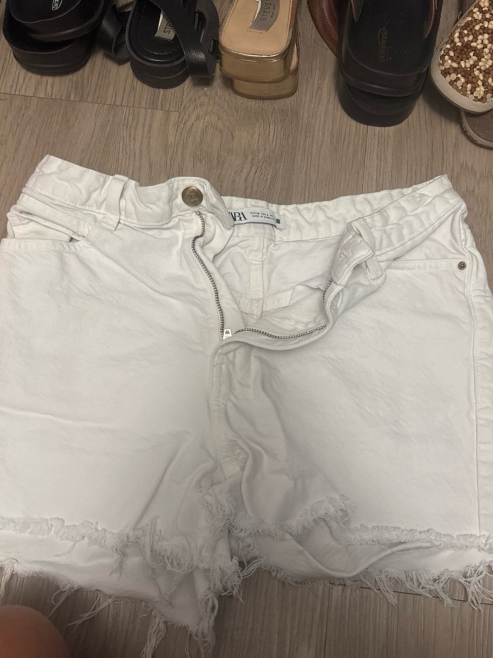Zara White Distressed Frayed-Hem Jean Shorts